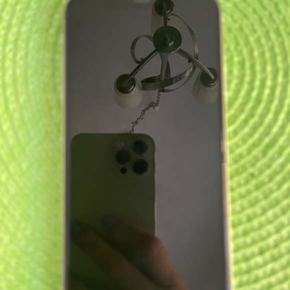 iPhone 11 128G White - Picture 2 of 4